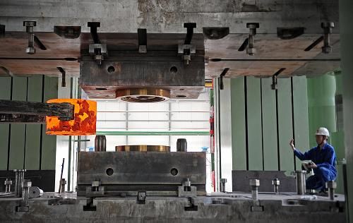 《辉煌中国》展示8万吨模锻压机——重工业实力的国宝装备